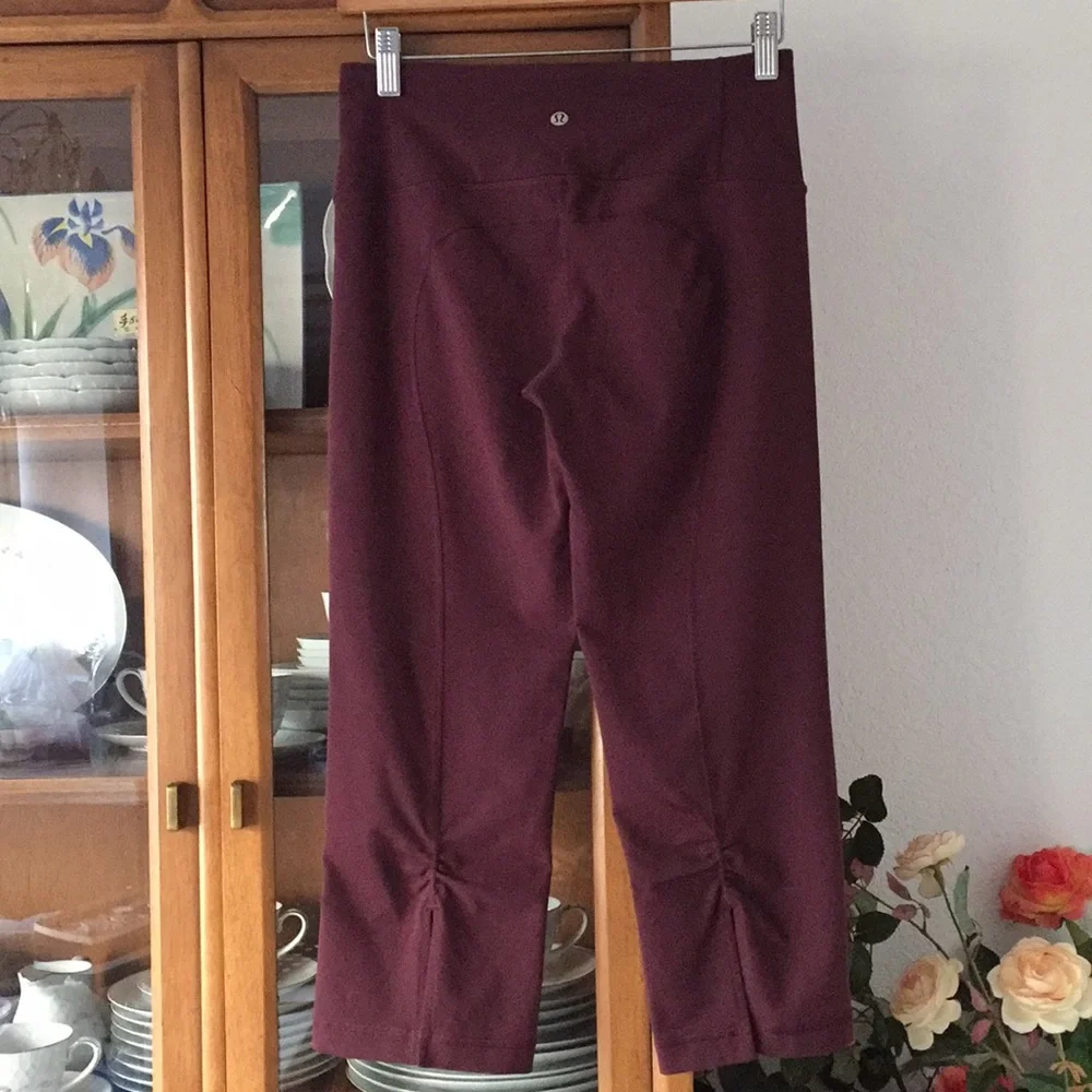 Lululemon Gather & Crow Crop Bordeaux